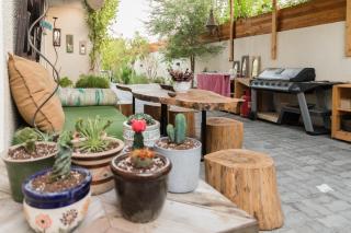 Private Cottage with bbq area 5 min walk to beach! - 4