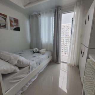 Overlooking City View Suite at Lynz staycation - Manila - 5