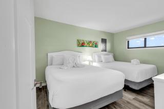 Oceanfront condo Steps to the beach w No Resort Fees - 7