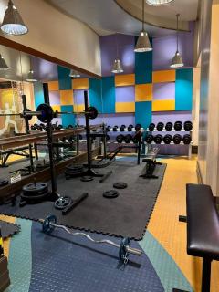 1BR suite Golf course view in BGC with 200MBPS net - Manila - 1