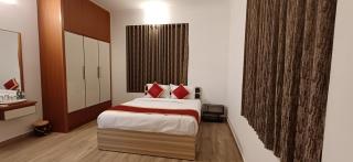 Airport villa - - 5