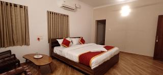 Airport villa - - 7
