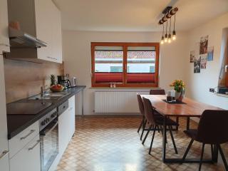 LECHUFER, 80m2, Haushälfte mit privatem Eingang, Kaminofen, Terrasse, Garten - 6