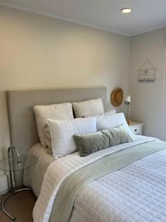 Auckland Coastal Hideaway Castor Bay Beach - 7