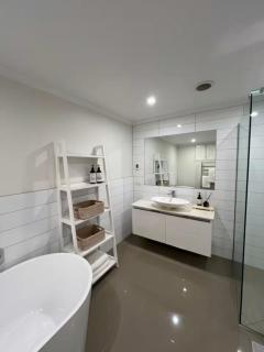 Auckland Coastal Hideaway Castor Bay Beach - 5