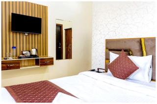 PREMIUM HOTEL VARANASI G -P R Near Temple - Dashashwamedh Ghat - fully Air Conditioned hotel at Prime Location - Hygiene & Spacious Room - BEST HOTEL IN VARANASI - - 3