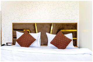 PREMIUM HOTEL VARANASI G -P R Near Temple - Dashashwamedh Ghat - fully Air Conditioned hotel at Prime Location - Hygiene & Spacious Room - BEST HOTEL IN VARANASI - - 5