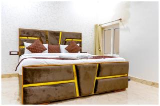 PREMIUM HOTEL VARANASI G -P R Near Temple - Dashashwamedh Ghat - fully Air Conditioned hotel at Prime Location - Hygiene & Spacious Room - BEST HOTEL IN VARANASI - - 2