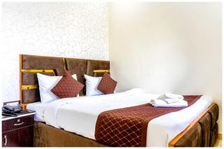 PREMIUM HOTEL VARANASI G -P R Near Temple - Dashashwamedh Ghat - fully Air Conditioned hotel at Prime Location - Hygiene & Spacious Room - BEST HOTEL IN VARANASI - - 4