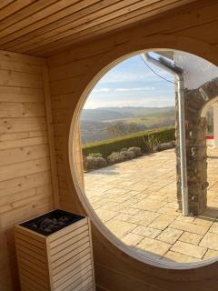 Eifel Landhaus Panoramablick unter der Burg Olbrück mit Sauna Hottub großer Terrasse und Garten Ideal für Familien - Niederdürenbach - 8