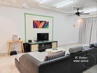 Kempas Family Suites Homestay - Johor Bahru - 1