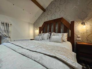 The Manor - 6