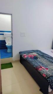 GIRDHAR GUEST House - Ayodhya - 8