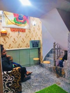 GM P Guest House - Varanasi - 1