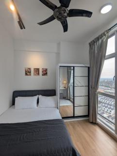 Shines GuestHouse 1Br Hi-Privacy Condo - Kampong Telok Jawa - 1
