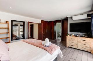 3 Bedroom Villa in Big Bay - 2