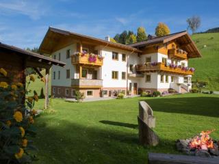 Spacious Holiday Home near Ski Area in Kaltenbach - Kaltenbach - 2