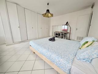Spacious 80m2 Apartment - 8th Floor, Free Parking, Sleeps 5 - Grenoble - 0