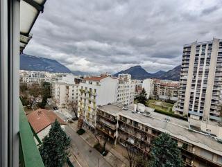 Spacious 80m2 Apartment - 8th Floor, Free Parking, Sleeps 5 - Grenoble - 8