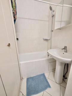 Spacious 80m2 Apartment - 8th Floor, Free Parking, Sleeps 5 - Grenoble - 6
