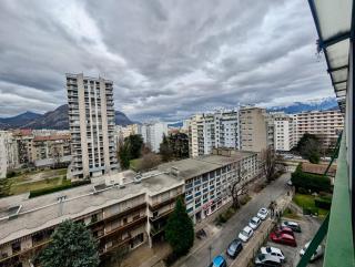 Spacious 80m2 Apartment - 8th Floor, Free Parking, Sleeps 5 - Grenoble - 1
