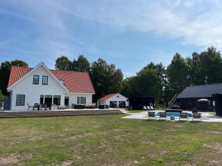 Luxury villas with pool in the forrest near the beach - Eskelhem - 0