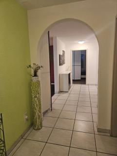 Ganzes Parterre Guesthouse Claudia - Leuzigen - 1