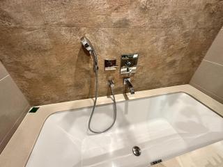Mall Access One Bedroom High Floor - - 5