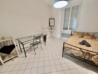 Bright & Spacious 2-Bedroom Apartment - Parking & Close to Train Station & Downtown - Grenoble - 0