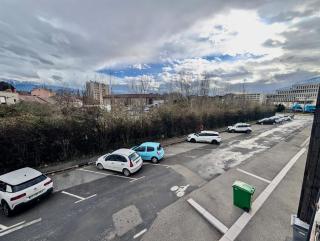 Bright & Spacious 2-Bedroom Apartment - Parking & Close to Train Station & Downtown - Grenoble - 2