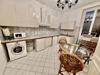Bright & Spacious 2-Bedroom Apartment - Parking & Close to Train Station & Downtown - Grenoble - 1