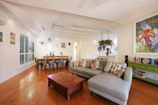 4 bdrm house in CBD sleeps 8 - 0