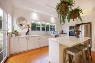 4 bdrm house in CBD sleeps 8 - 6