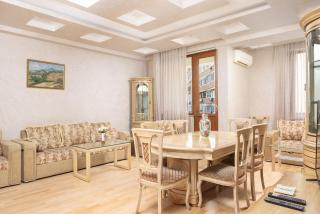 Saryan Street 2 Bedroom Large apt with Balcony! - Erevan - 9