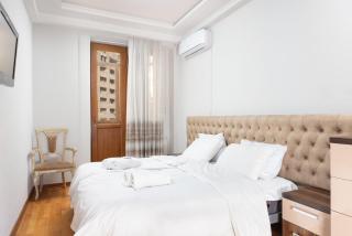 Saryan Street 2 Bedroom Large apt with Balcony! - Erevan - 4