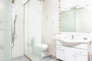 Saryan Street 2 Bedroom Large apt with Balcony! - Erevan - 3