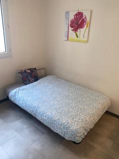 Modern Studio - Free Parking, Near Train Station & Downtown - 2