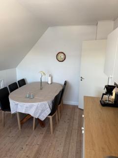 Meget central, fri parkering, 4-7 personers overnatningssted - 4