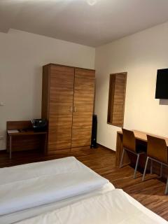 OIL! INN Pension - 2