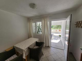 Wohnung für 2 Erwachsene und 2 Kinder - Ražanac - 1
