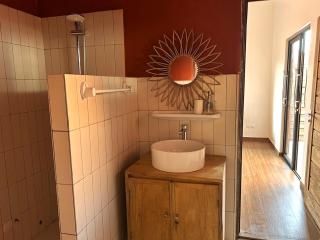 Quiet Villa Near Sea, Cotonou - 5