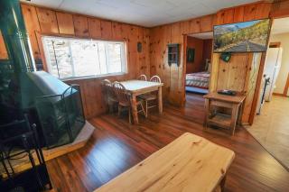 Lazy R Cottages- 6 cabin - 6