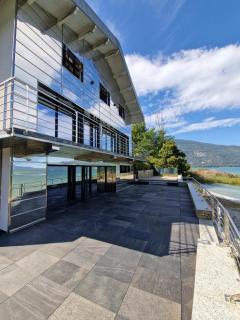 Villa pieds dans l'eau du Lac du Bourget - 8