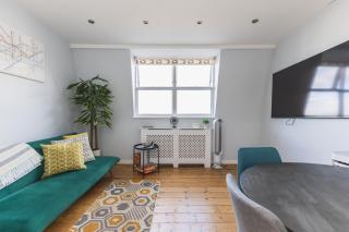 Luxurious 1-Bedroom Apartment in Kensington - 7