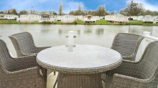 Lake Retreat, Dog Friendly, Free Hoburne Passes - 3