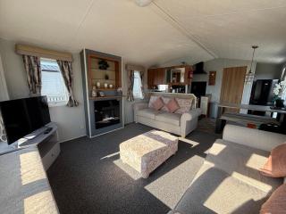 Sunnymede - B8 on Fantasy Island caravan with hot tub, WiFi, pet friendly - Meadow Lakes Caravan & Lodge Hire - Ingoldmells - 8