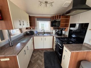 Sunnymede - B8 on Fantasy Island caravan with hot tub, WiFi, pet friendly - Meadow Lakes Caravan & Lodge Hire - Ingoldmells - 5