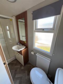 Sunnymede - B8 on Fantasy Island caravan with hot tub, WiFi, pet friendly - Meadow Lakes Caravan & Lodge Hire - Ingoldmells - 3