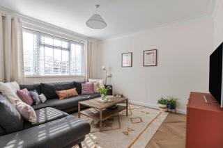 Open & Social Home from Home - Bickley - 8