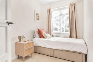 Open & Social Home from Home - Bickley - 1